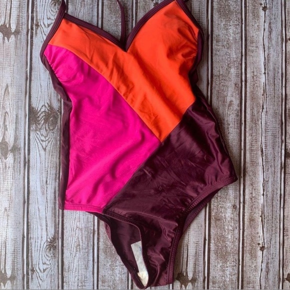 Women’s One Piece Color Block Swimsuit - Picture 2 of 11